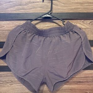 Puliou Women's Athletic Shorts in Dusty Mauve with 1-Zipper Pocket. Size Medium